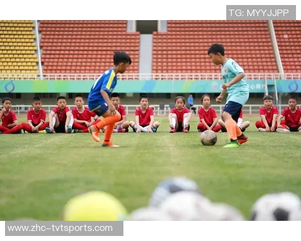 小小足球承载大梦想少年们的拼搏与希望在绿茵场上绽放光芒